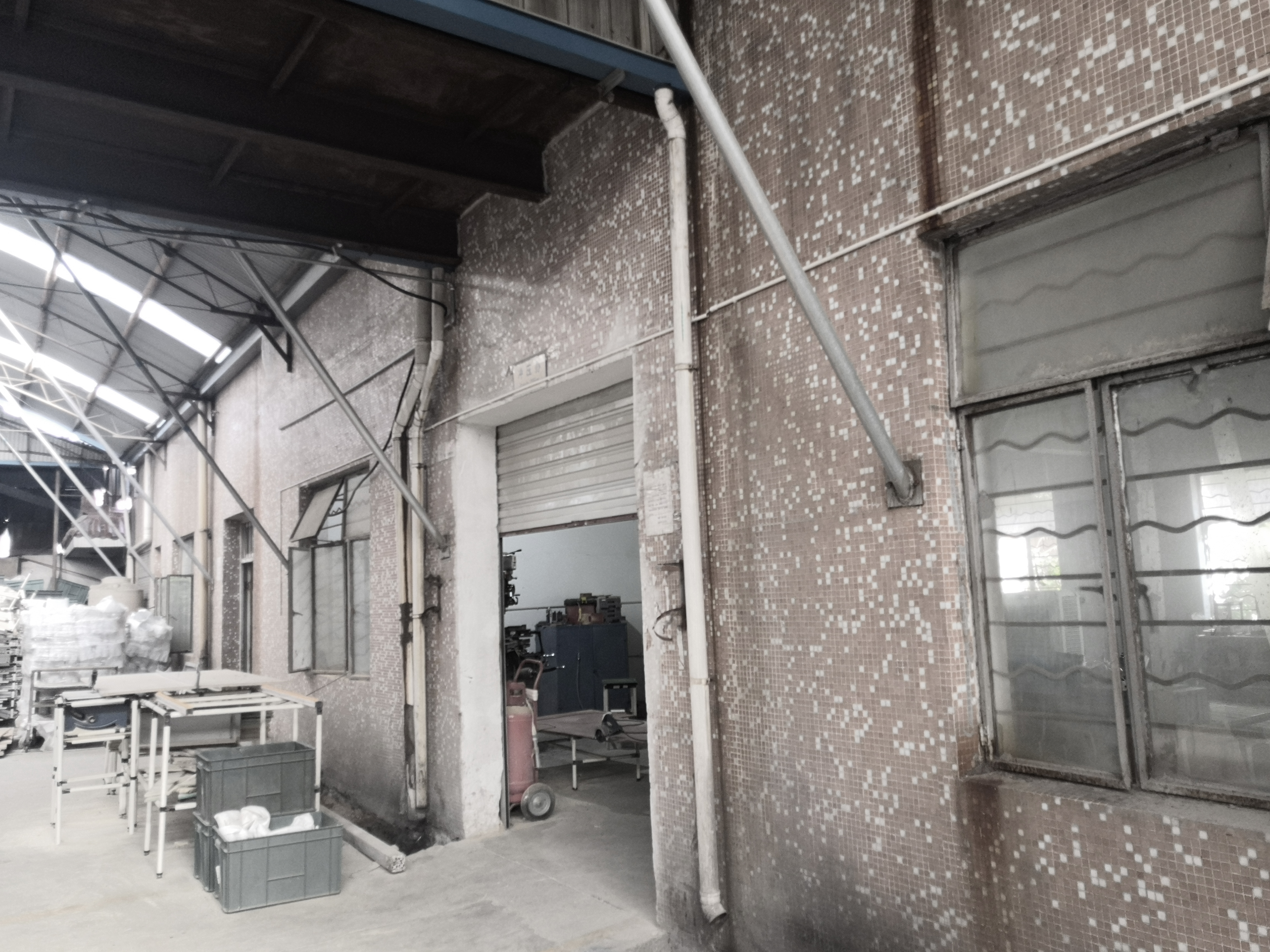 公司成立，专注小家电领域。